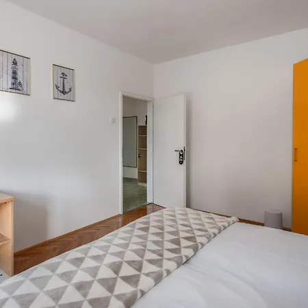 3 Bedroom Stunning In Apartment