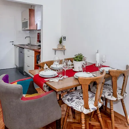 Apartment 3 Bedroom Stunning In