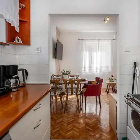 Apartment 3 Bedroom Stunning In