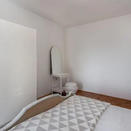 Apartment 3 Bedroom Stunning In Novi Vinodolski