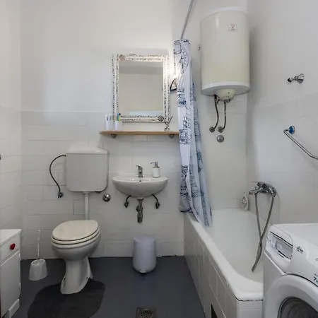 Apartment 3 Bedroom Stunning In *